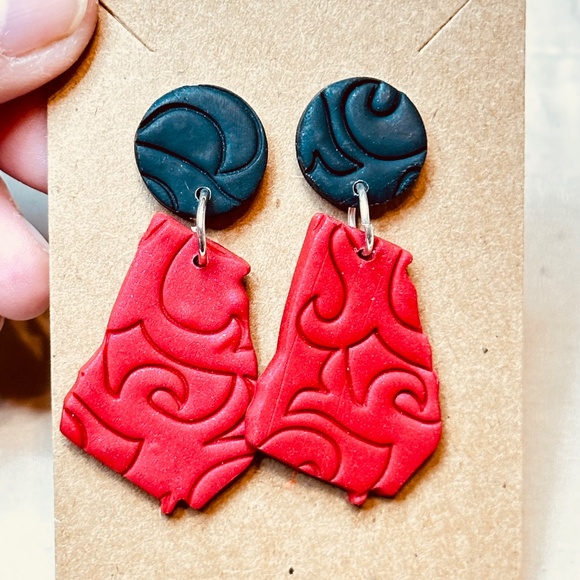 Black & Red Polymer Clay Dangle Earrings Handmade Vintage - Picture 9 of 10